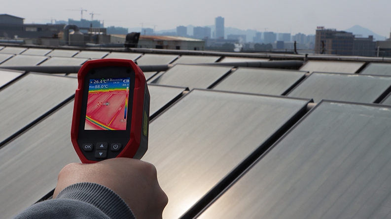 UTi-260B Thermal Imaging Camera on solar-panel-inspection-1