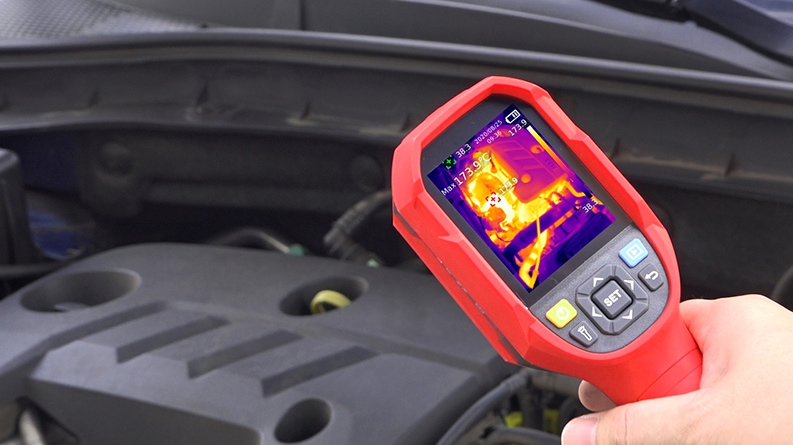 UTi260B-Thermal Imaging Camera on automotive-maintenance-1 UTi260B-Thermal Imaging Camera on automotive-maintenance-1